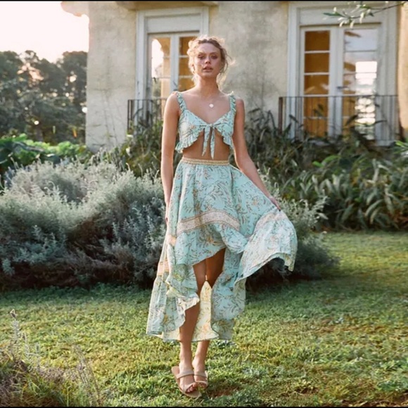 Elegant Floral Skirt & Top Set - Picture 2 of 7